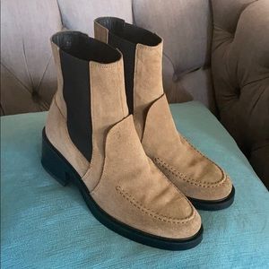 TOD’s tan ankle boot